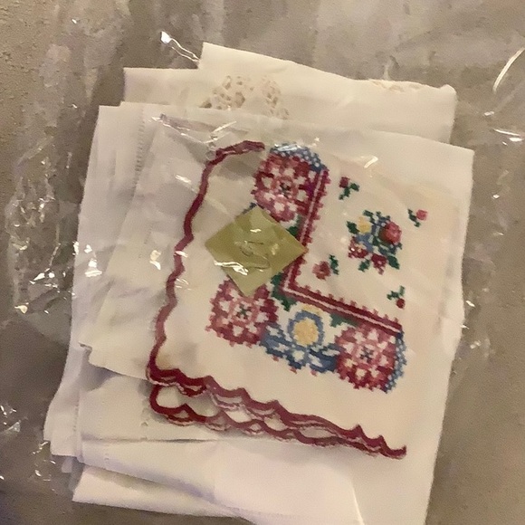 Vintage Linen White Tablecloth& Mismatched Napkins/ Vintage Linen lot - Picture 9 of 9